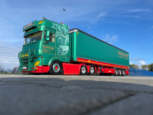 Showstopping Krone trailer measures up for high profile operator