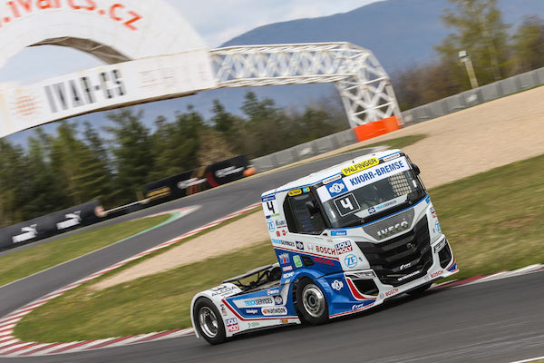 IVECO contributes to a sustainable European Truck Racing Championship 2022 with its IVECO S-WAY LNG Pace Truck and competes with the “Die Bullen von IVECO”