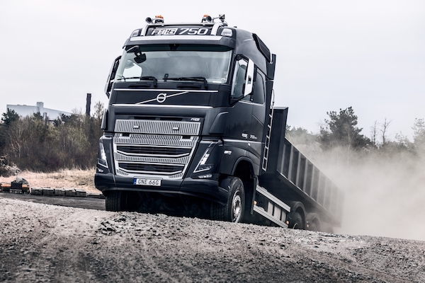 VOLVO TRUCKS LAUNCHES NEW FEATURES TO SUPPORT SAFE AND DEMANDING DRIVING