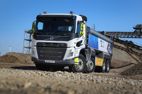 TEN NEW VOLVO FM TIPPERS FIT THE BILL FOR CEMEX’S SAFETY VISION