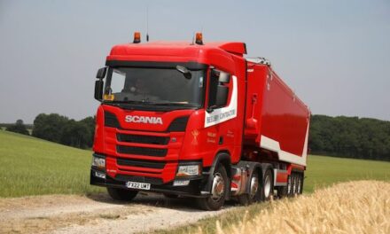 HAULAGE FIRM PUTS TRUST IN HIGH-SPEC FRUEHAUF TIPPERS FOR WORK AT DOCKS