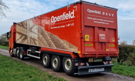 LINCOLNSHIRE FARMER-OWNED CO-OPERATIVE STRENGTHENS TIES WITH FRUEHAUF BY INVESTING IN 36 TIPPERS