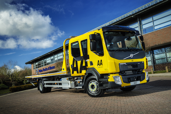 THE AA’S RECOVERY PATROL OF THE YEAR REWARDED WITH SPECIAL NEW VOLVO FL