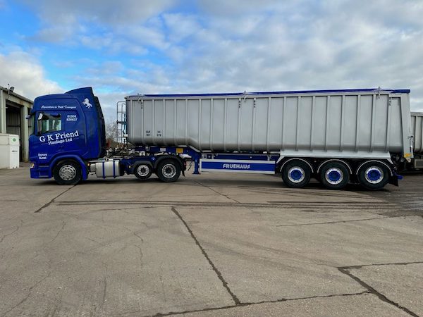 KENT HAULIER HAILS QUALITY OF FRUEHAUF TRAILERS AFTER EXPANDING FLEET WITH NEW BATHTUBS