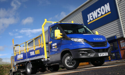 Jewson constructs efficient fleet of 178 IVECO Daily dropsides for tool hire business