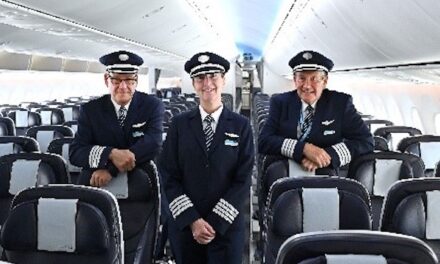 FAMILY OF CAPTAINS WITH 100 YEARS FLYING EXPEREINCE BETWEEN THEM FLY AS A TRIO FOR THE FIRST TIME