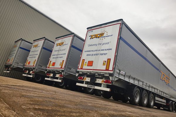 SCHMITZ CARGOBULL DELIVERS ITS FIRST UK-BUILT TRAILERS INTO TAPFREIGHT